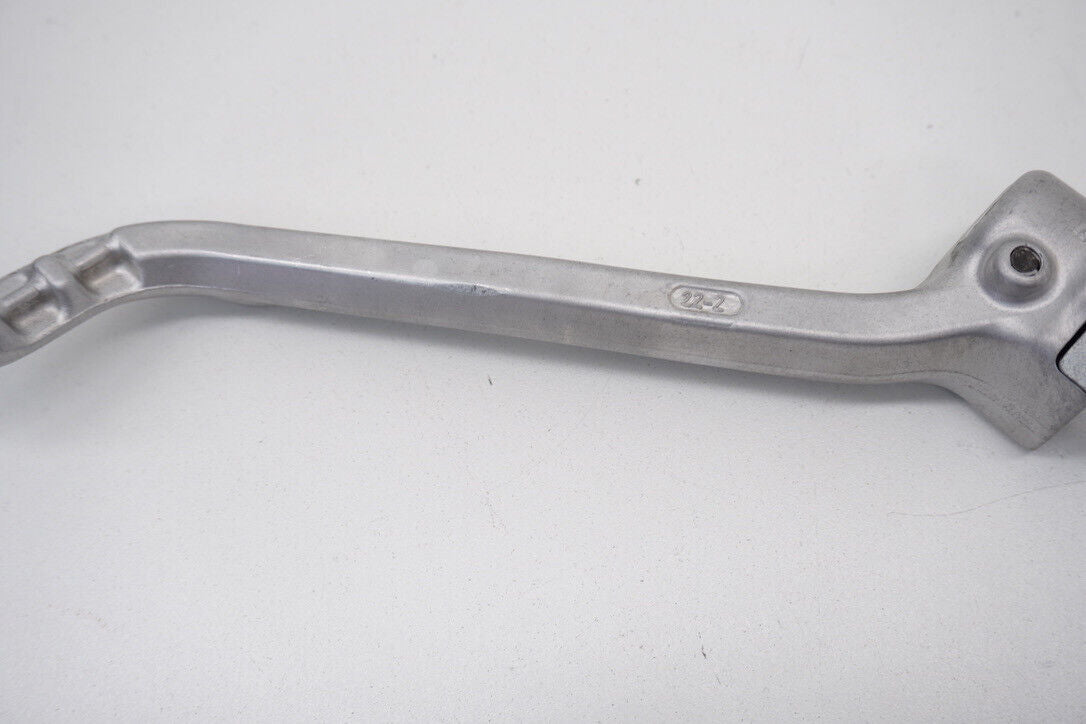 5608076